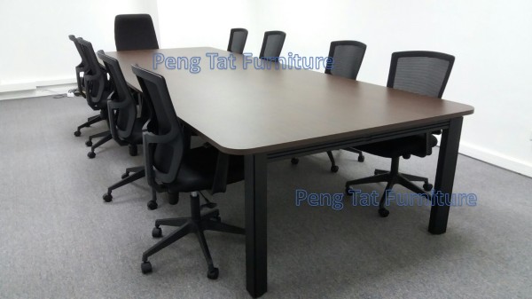 meeting-table-with-max-series-metal-leg